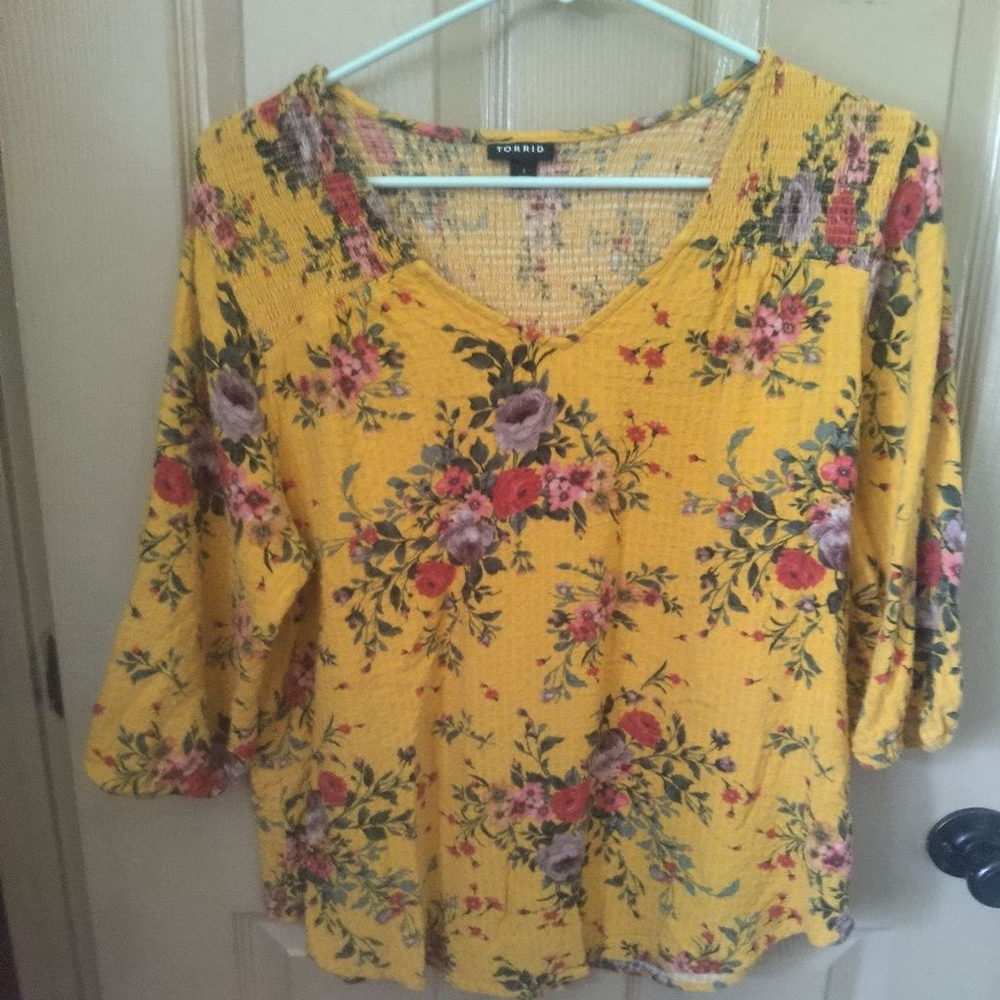 Women's Torrid Floral Tunic Top in Yellow with Red Flowers